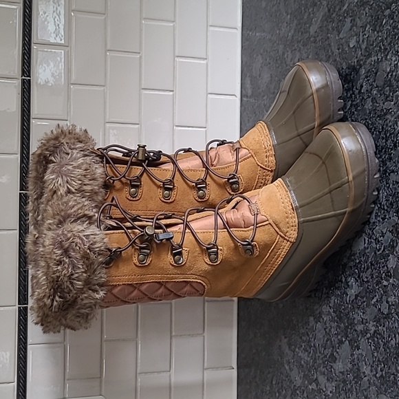 Lands' End Shoes - Land's End Snow "Duck" Boots with Faux Fur Trim - Size 7